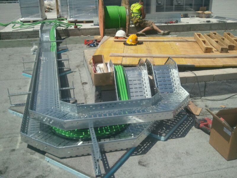 Instalación de bandeja eléctrica en azotea