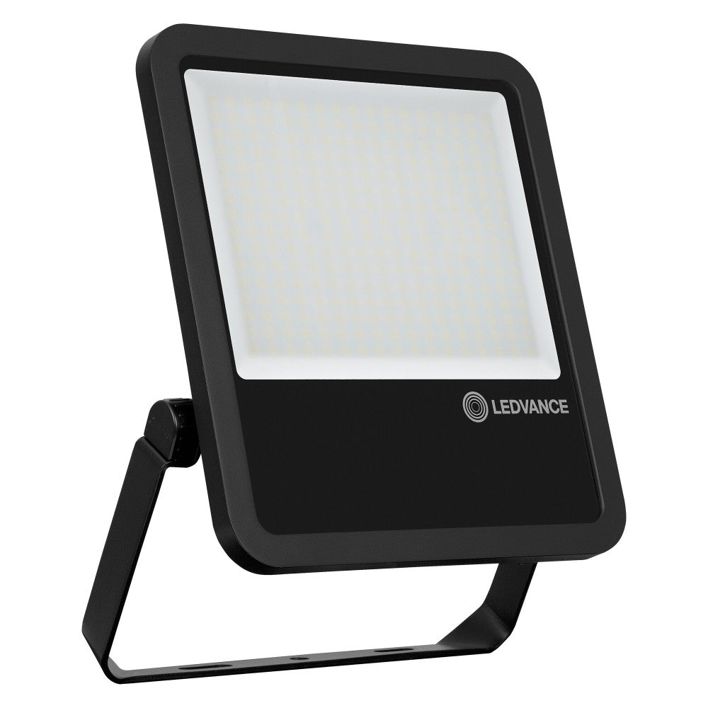 Proyector LED Ledvance, foco de 165 W, 18150 lm, 3000 K, 100 x 100º, IP65