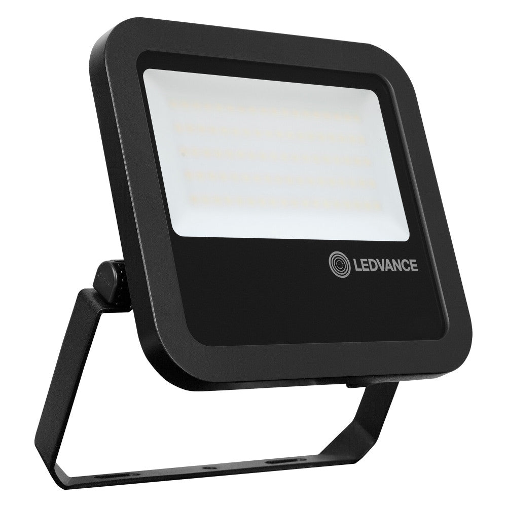 Proyector LED Ledvance, foco de 65 W, 7150 lm, 3000 K, 100 x 100º, IP65